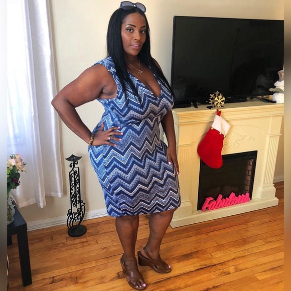 Navy/White Plus Size BodyCon Dress - Picture 5 of 8